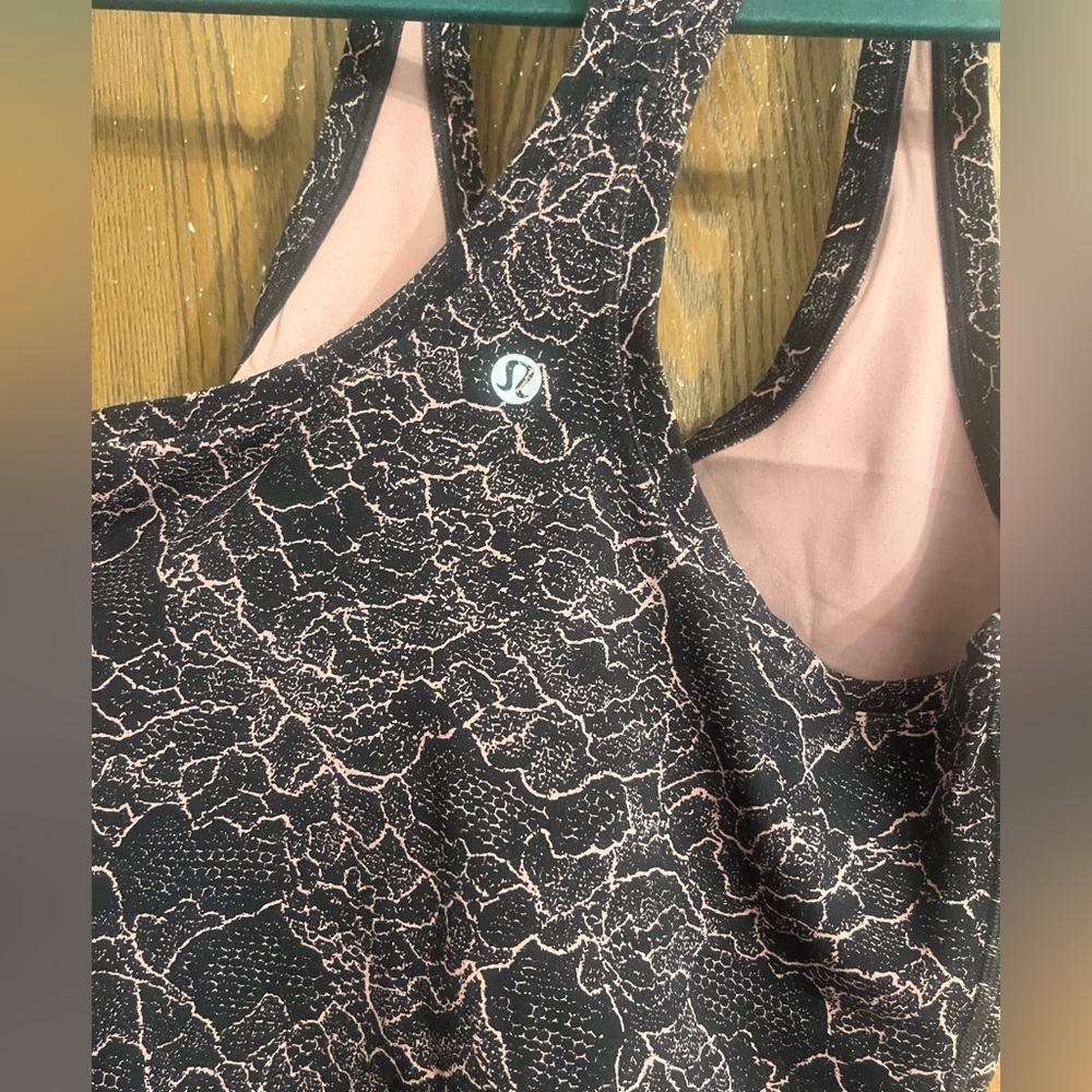 Lululemon tank. I believe it’s a size 8. Super stretchy. Would fit size 6-12